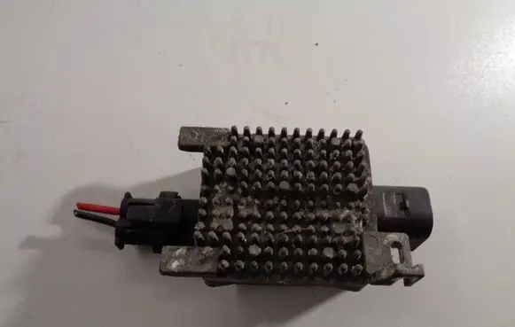 BMW 3 F30 F35 F31 Coolant fan relay 7608410