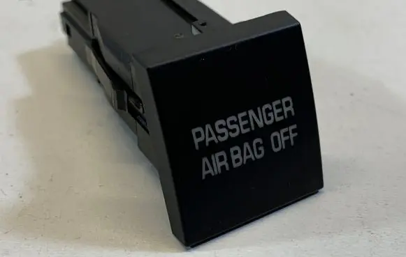 Passenger airbag on/off switch