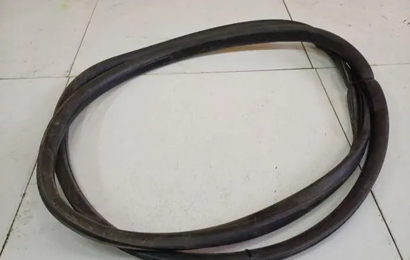 Peugeot 207 Rubber seal front coupe door 