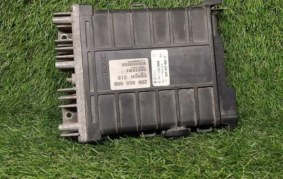 Volkswagen PASSAT B3 Engine control unit/module ECU 8A0907404CA 0261200860
