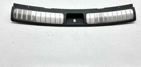 Trunk/boot sill cover protection