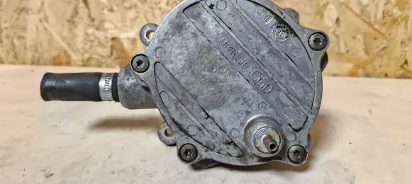 BMW X5 E70 Vacuum pump 68739010