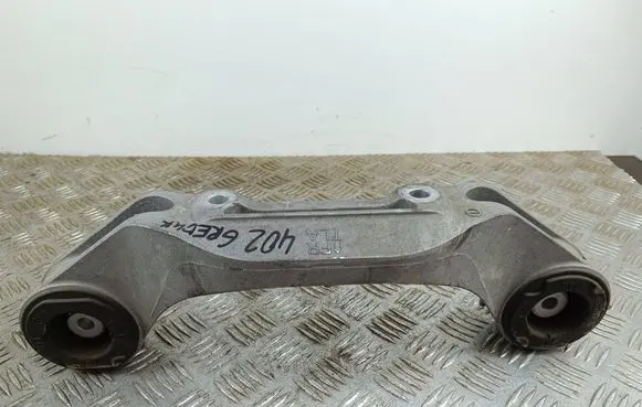 Honda CR-V Rear differential mounting bracket 
