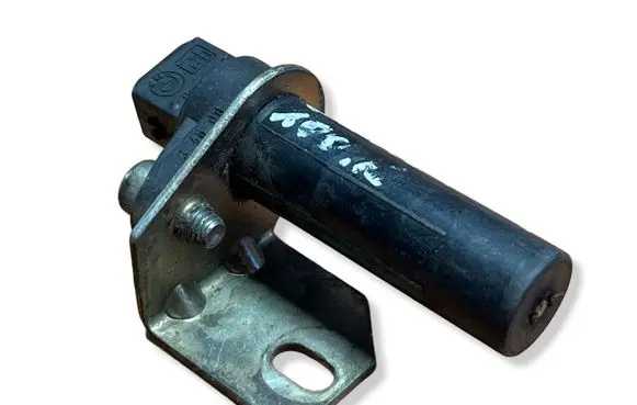 BMW 5 E39 Crankshaft position sensor 2243560