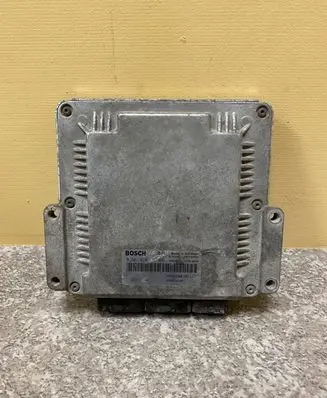 Renault Master II Engine control unit/module HOM8200106111 8200810105