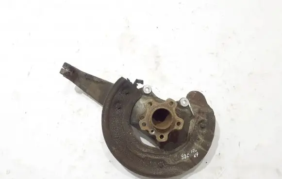 BMW 5 G30 G31 Front wheel hub 6884381