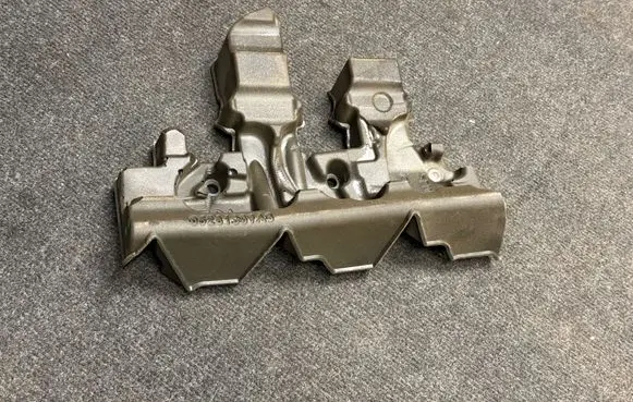 Engine bonnet/hood sound/heat insulation