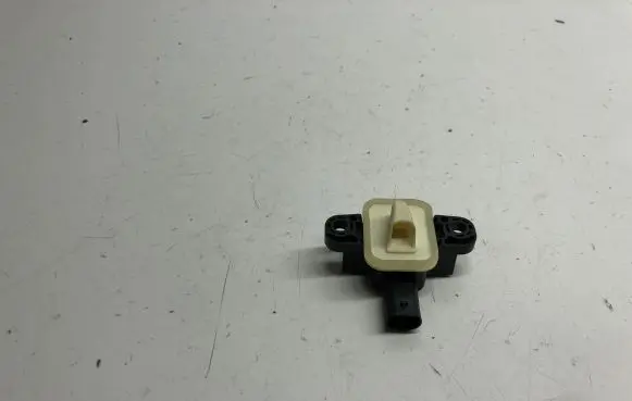 Mercedes-Benz A W176 Airbag deployment crash/impact sensor A1668210351
