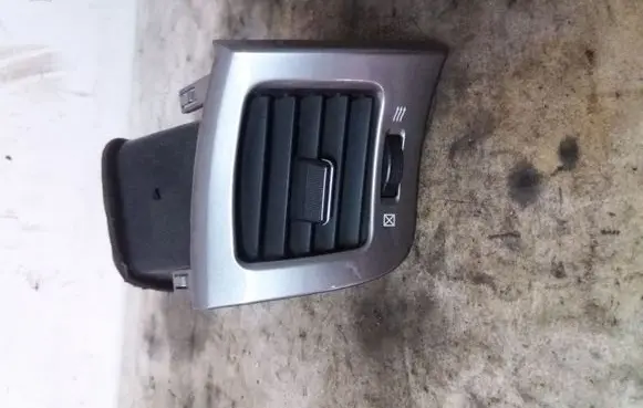 Toyota Avensis Verso Dashboard side air vent grill/cover trim