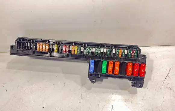 BMW 5 E60 E61 Fuse module 6957330
