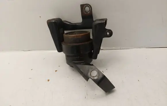 Toyota Avensis T250 Engine mount bracket 123050R010