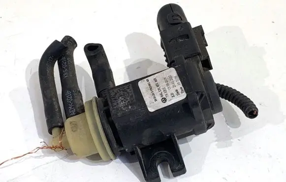 Volkswagen Caddy Fuel pressure regulator 04L131051AH