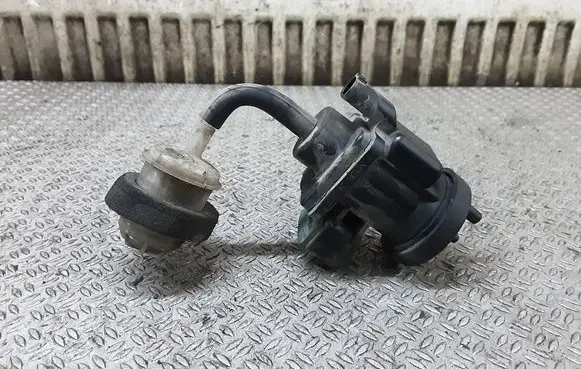 Mercedes-Benz C W203 Vacuum valve A0000780956
