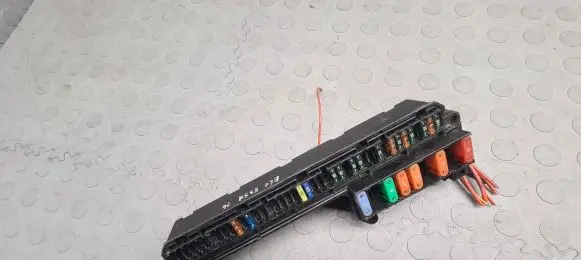 BMW 5 E60 E61 Fuse module 6957330