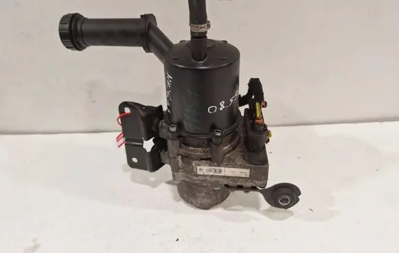 Citroen C4 I Picasso Power steering pump 9681546580