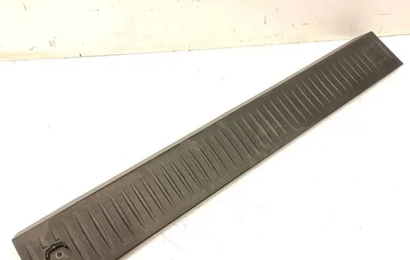 Trunk/boot sill cover protection