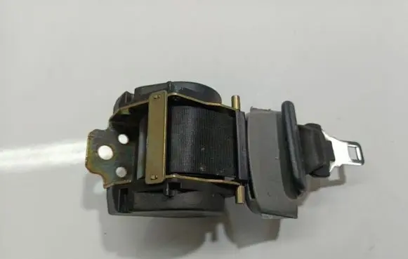 Renault Thalia I Middle seatbelt (rear) 8200092115