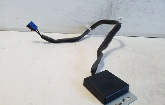 Nissan Navara D23 Aerial antenna amplifier 282125JU0B