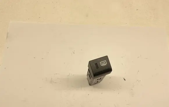 Hyundai Getz Windscreen/window heater switch 621W01391