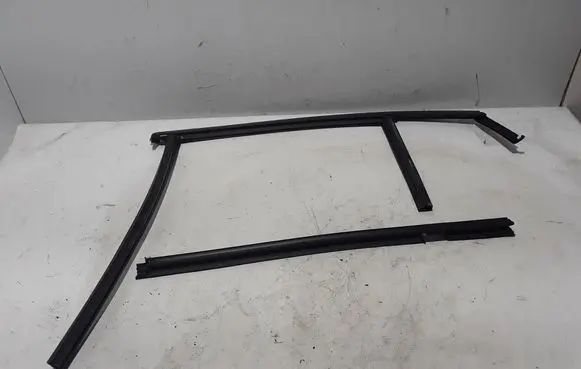 Volvo S60 Rubber seal rear door 32274399