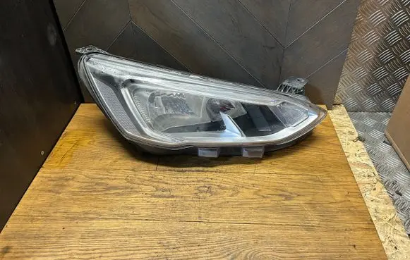 Ford Focus Headlight/headlamp JX7B13W029