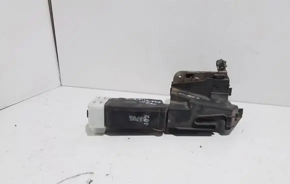 Mitsubishi Carisma Rear door lock