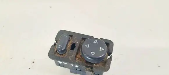 Wing mirror switch