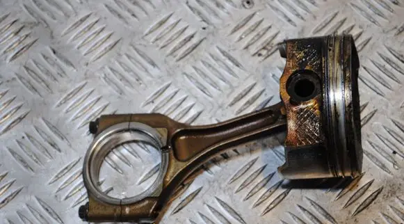 Subaru Outback Piston with connecting rod AA36011