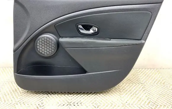 Renault Megane III Front door card panel trim