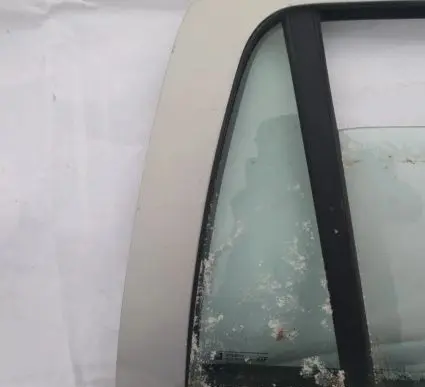 Opel Astra G Rear vent window glass 