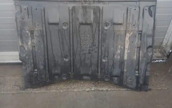 Nissan Leaf I (ZE0) Center/middle under tray cover 