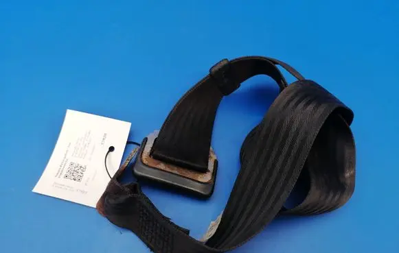 Mercedes-Benz S W126 Rear seatbelt 1268601385