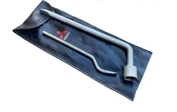 Mitsubishi L200 Tool set 
