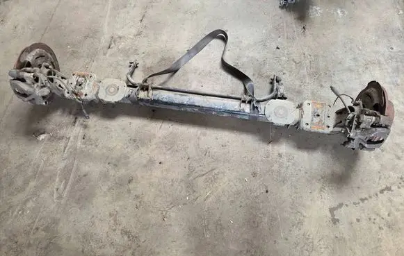Renault Master III Rear axle beam
