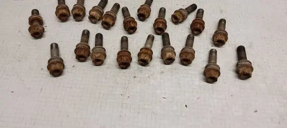 Volkswagen Transporter - Caravelle T5 Nuts/bolts 