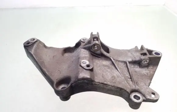 Renault Scenic II - Grand scenic II Generator/alternator bracket 8200100148