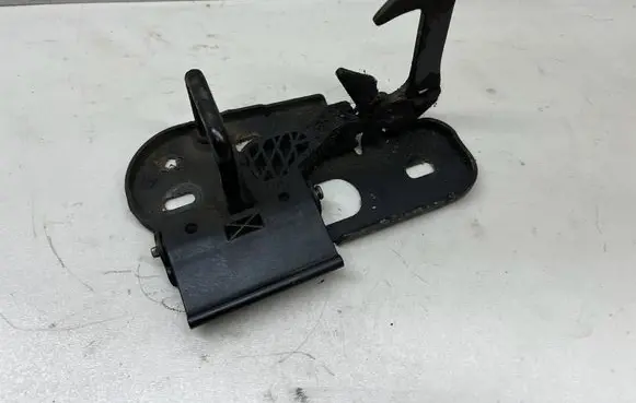 Volkswagen PASSAT B6 Engine bonnet/hood lock/latch loop/hook 3C0823480