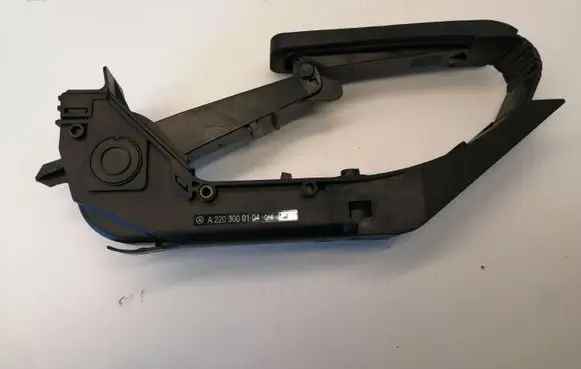 Mercedes-Benz S W221 Accelerator throttle pedal A2203000104