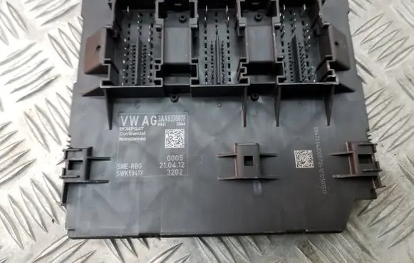 Volkswagen PASSAT B7 Comfort/convenience module 3AA937087F