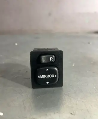 Toyota Corolla Verso AR10 Wing mirror switch 183574