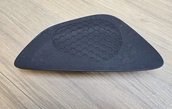 Volvo V60 Dash center speaker trim cover 31332798 31332799