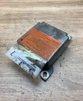 Nissan X-Trail T30 Airbag control unit/module 988208H405 040705