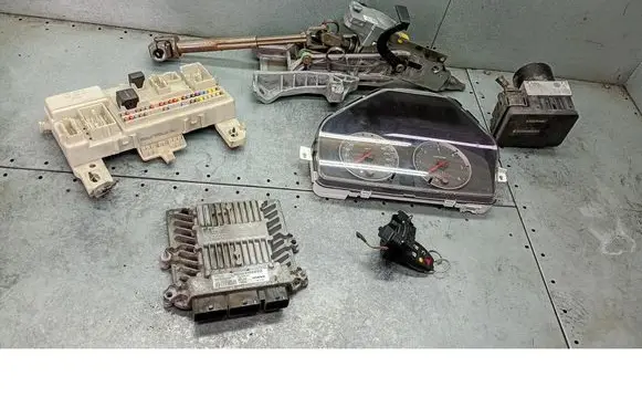 Volvo V50 Engine control unit/module ECU 