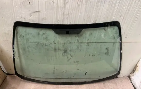 Toyota Avensis T220 Front windscreen/windshield window 
