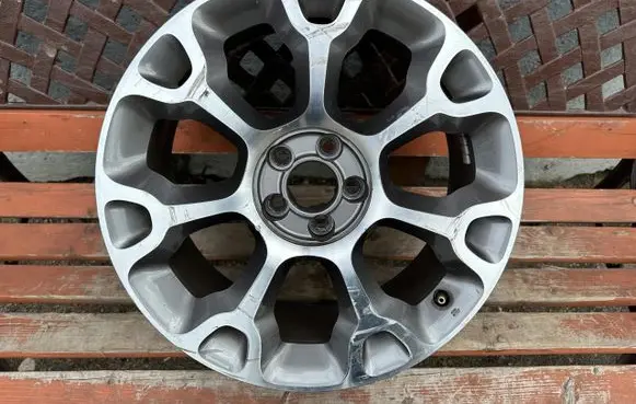 Fiat 500L R17 alloy rim 