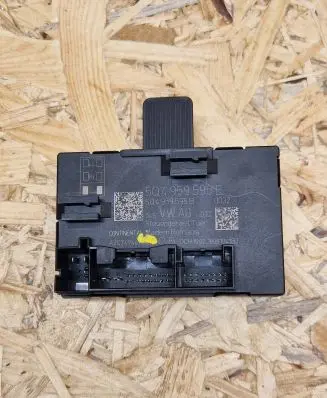 Skoda Superb B8 (3V) Door control unit/module 5Q4959595E 5Q4959595B 18081041B7