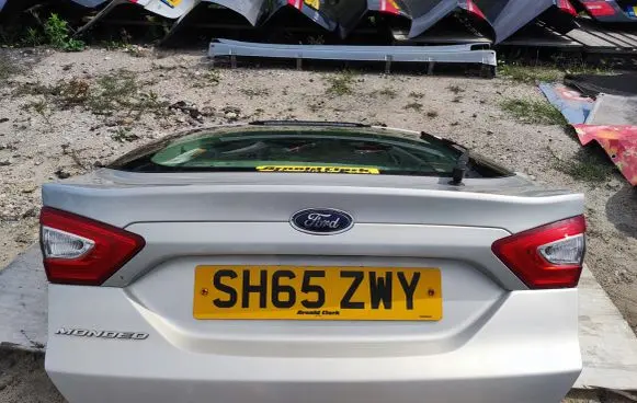 Ford Mondeo MK V Tailgate/trunk/boot lid