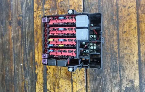Ford Fiesta Fuse box set 8V5T14A005AFE