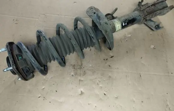 Honda CR-V Front shock absorber/damper