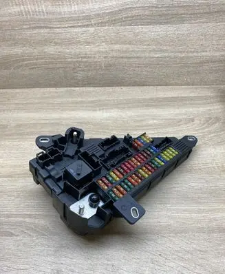 BMW 5 E60 E61 Fuse module 9138830